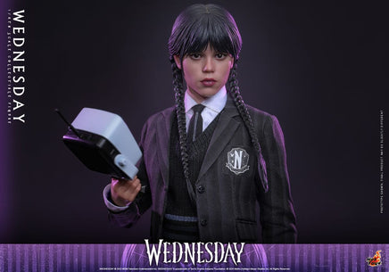 Action Figure Wednesday Mercoledì Addams Jenna Ortega Nevermore 1/6 Hot Toys