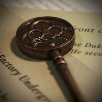 Replica Chiave Insigna Key Resident Evil VIII Biohazard Village Limited Edition