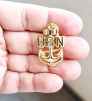 Spilla in metallo smaltato Secondo Capo Scelto U.S. Navy Marina Militare Tipo 4