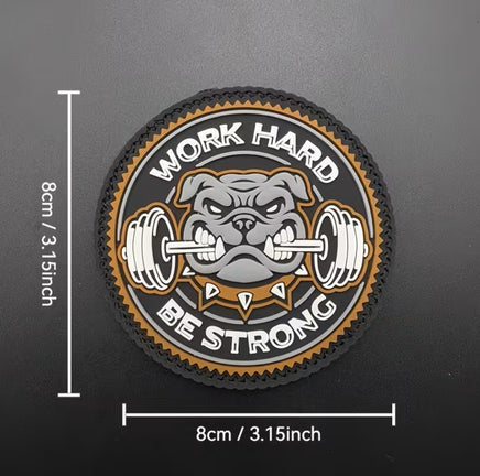 Patch Gommata Bulldog Palestra "Work Hard Be Strong" Effetto Glow-in-the-Dark