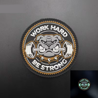 Patch Gommata Bulldog Palestra "Work Hard Be Strong" Effetto Glow-in-the-Dark