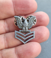 Spilla in metallo smaltato Sottufficiale Prima Classe U.S. Navy Marina Militare