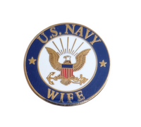 Spilla in metallo smaltato US Navy Wife Marina Militare USA