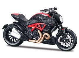 Ducati Diavel Carbon 1/18 model
