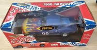 Ford Mustang GT 00 Duke of Hazzard Modell 1/18 + 1/64 Bonus Edition