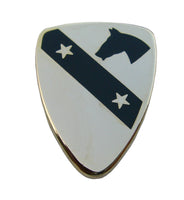 Emaillierte Metallnadel der US Army Cavalry