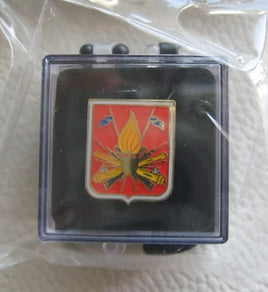 Flohbrosche aus emailliertem Metall, Wappen der italienischen Armee mit Etui